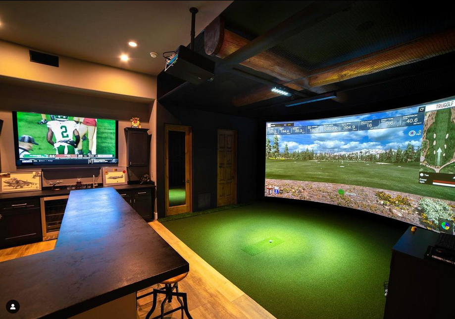 GolfSim Home bar TV Lounge
